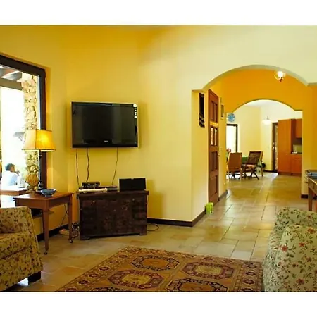 ヴィラ Sleeps 6 Pool Wifi ギョジェク
