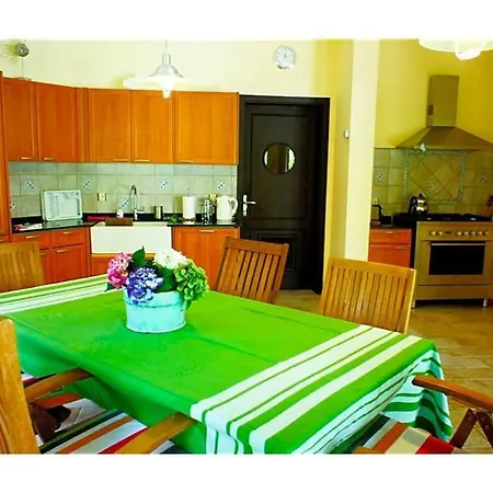 Sleeps 6 Pool Wifi *