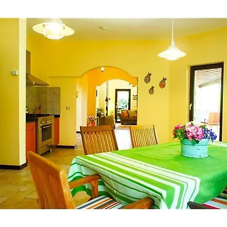 Sleeps 6 Pool Wifi * 교젝